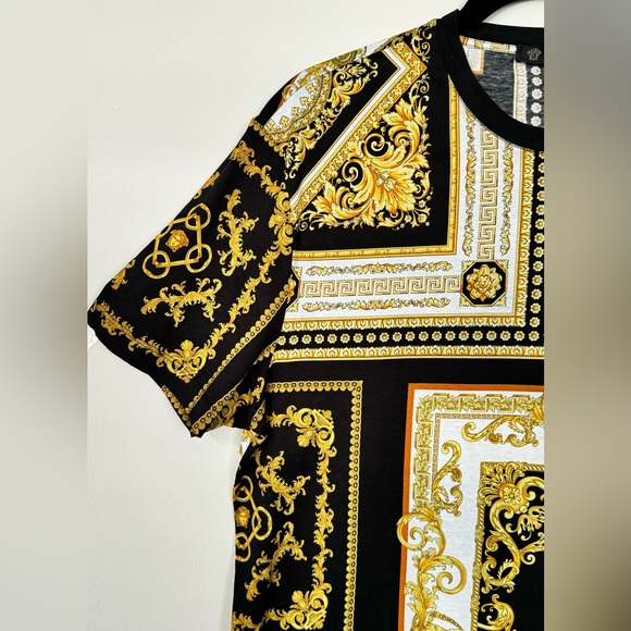 Authentic! Gianni Versace Medusa print T-shirt size L slim fit like new! - Picture 6 of 16
